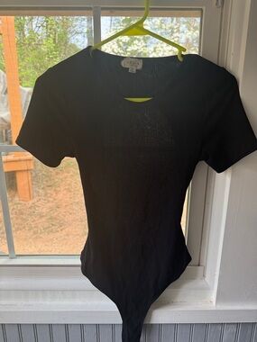 Le Lis Black Ribbed Short Sleeve Bodysuit